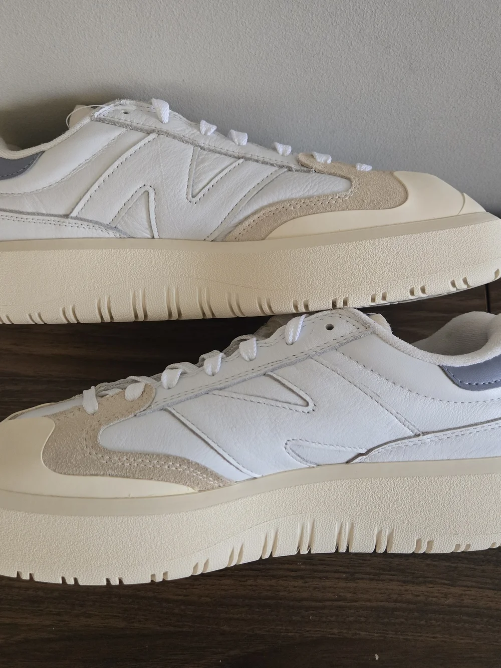 New Balance CT302 Shoes Mens Size 10 White Grey Comfort Athletic